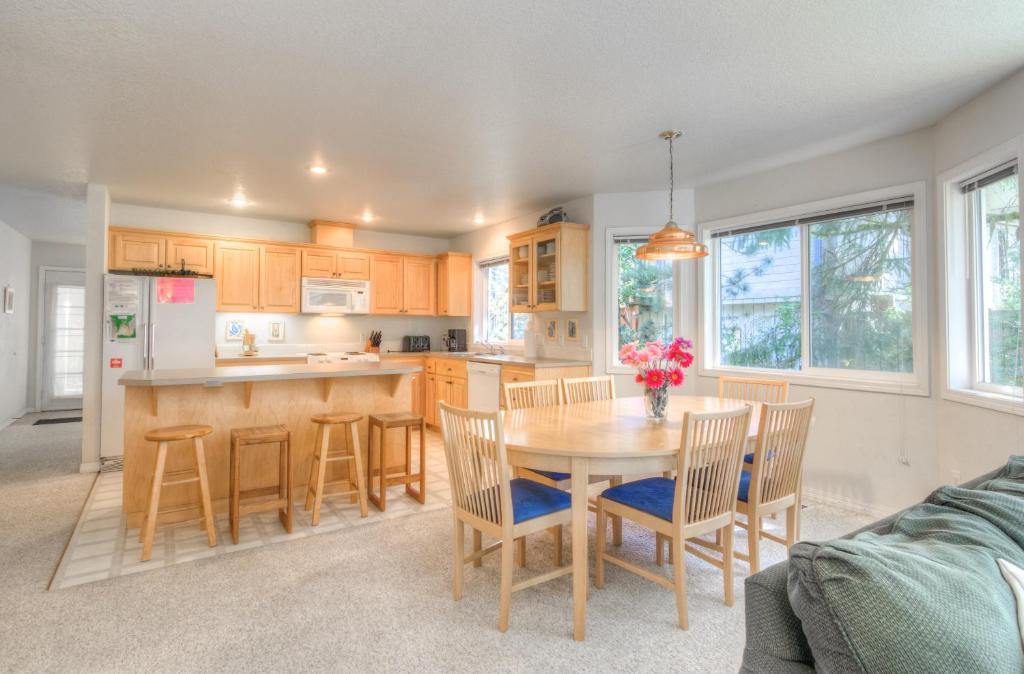 a kitchen and dining room with a table and chairs at 863 Juniper (MCA 499) in Manzanita