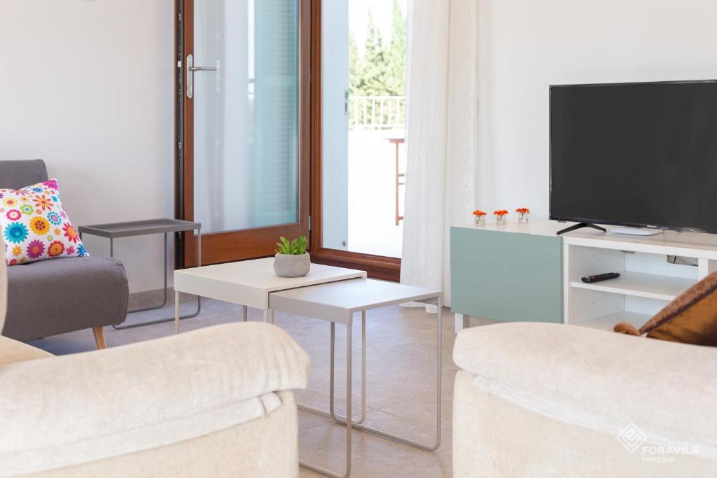 A television and/or entertainment centre at Son vivot