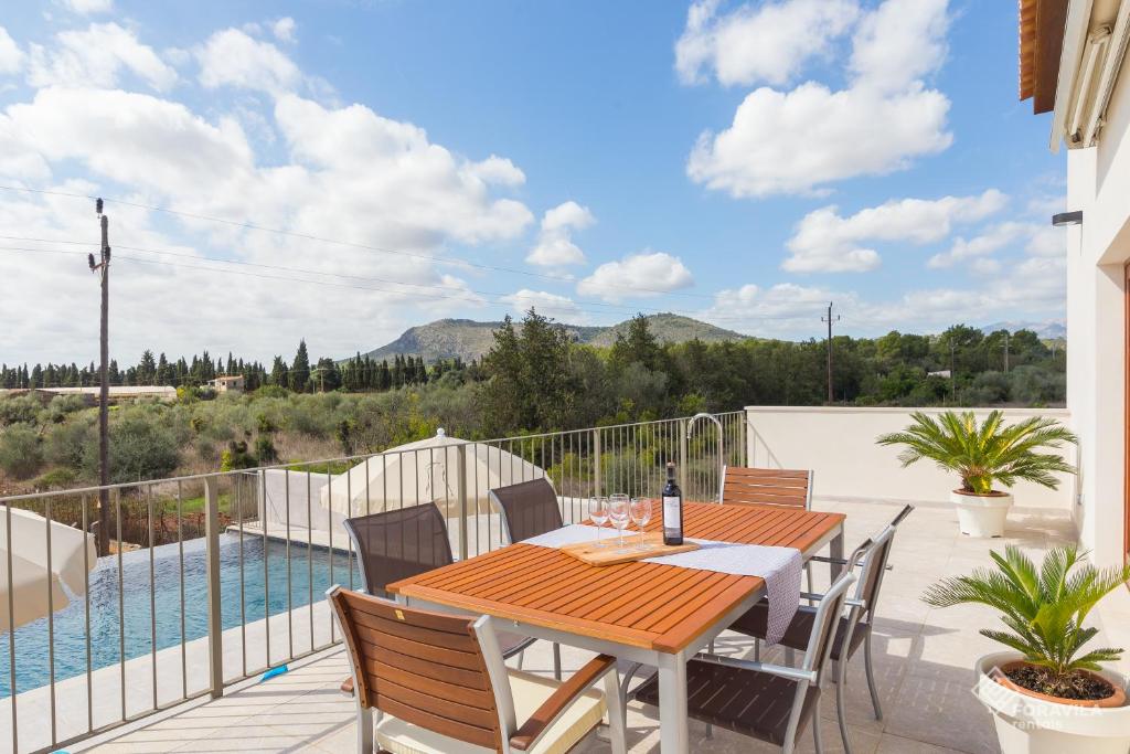 The swimming pool at or close to Son vivot