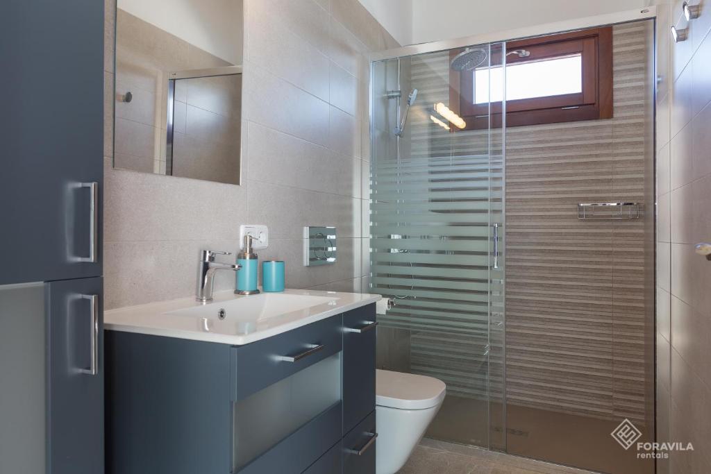 A bathroom at Son vivot