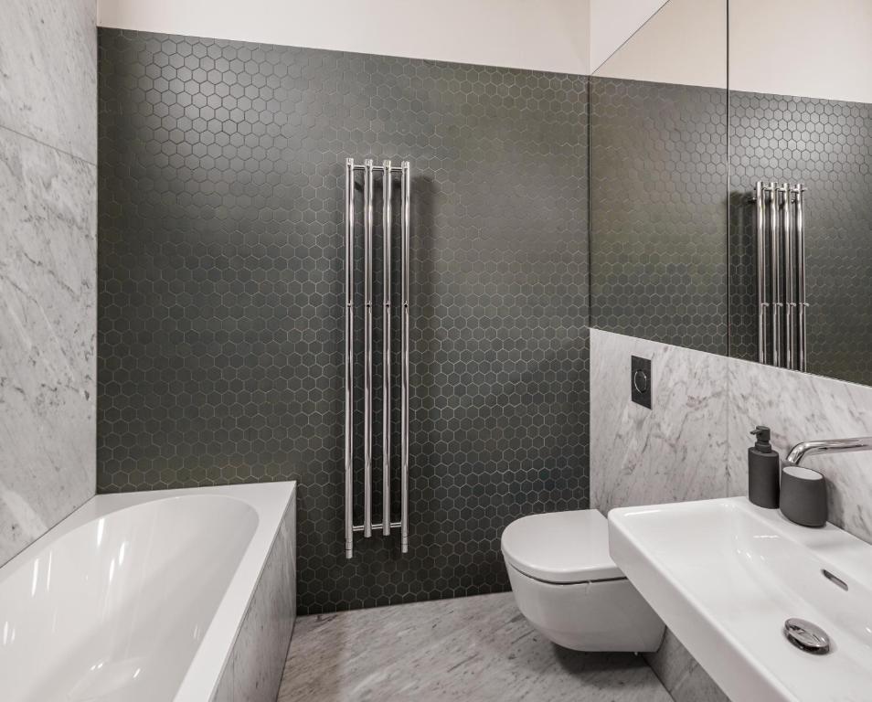 Łazienka w obiekcie MN6 Luxury Suites by Adrez