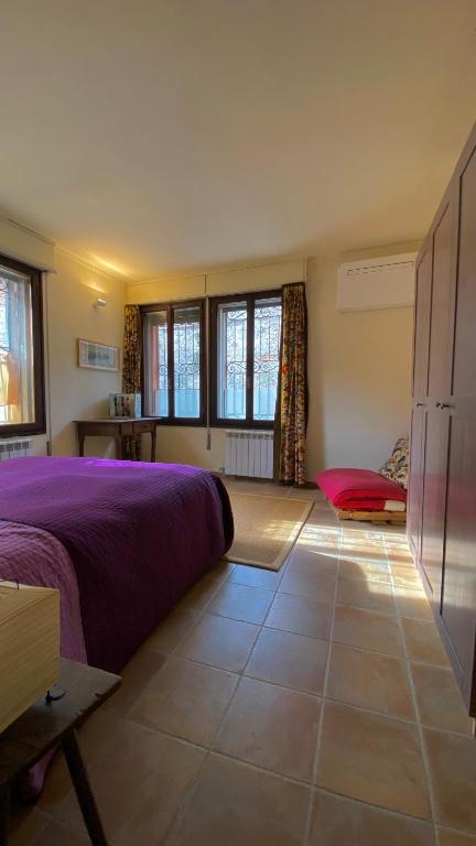 A bed or beds in a room at ARTISTICO - Artistic flat in front of GUGGENHEIM COLLECTION