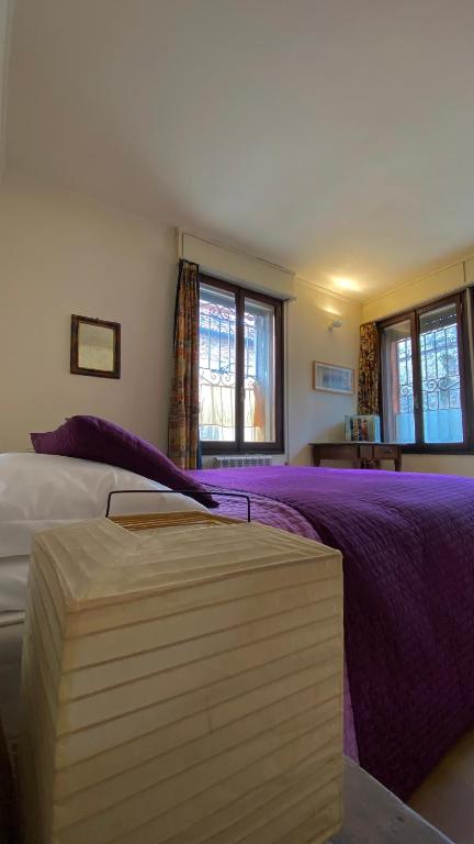 A bed or beds in a room at ARTISTICO - Artistic flat in front of GUGGENHEIM COLLECTION