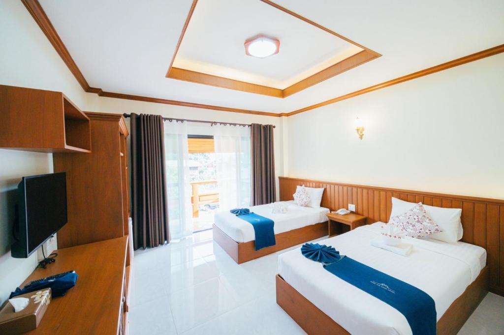 Huen Him Kong Hotel Phrae - Twin Room With Balcony