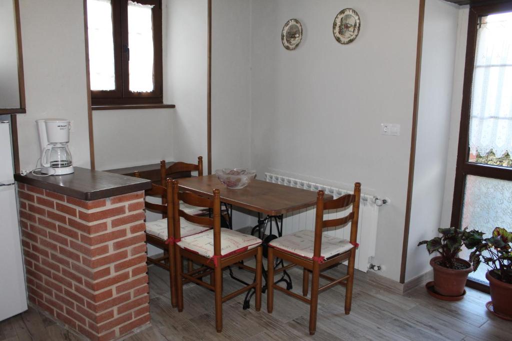 Fotografie z fotogalerie ubytování Vivienda Vacacional La Casina de Tina - Casas de los Picos v destinaci Mier