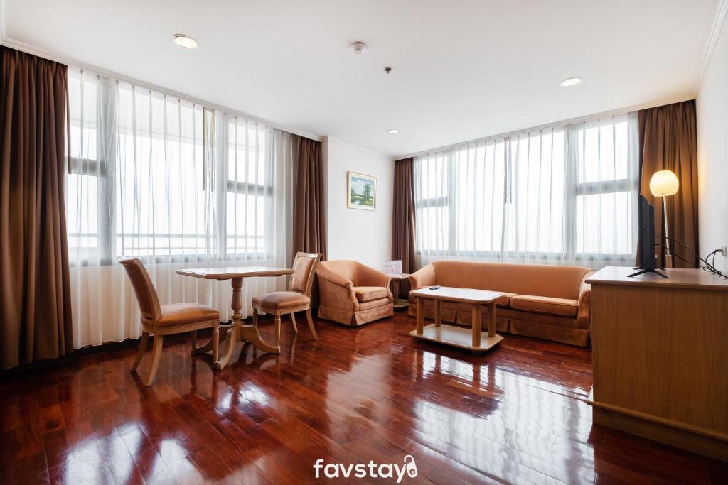 Grand Tower Inn Suite And Residence Bangkok Thailand Booking Com