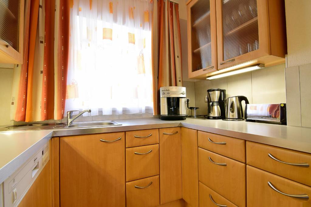 A kitchen or kitchenette at Linz Apartment Comfort-Size