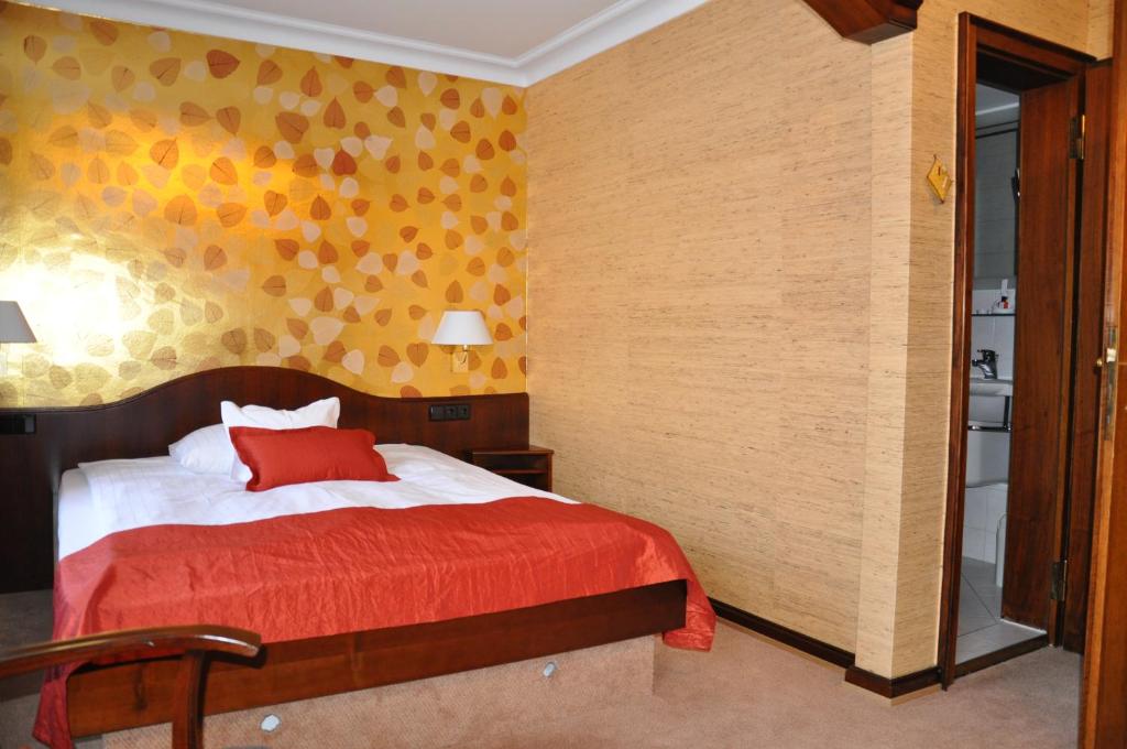 Postel nebo postele na pokoji v ubytování Boutiquehotel Oberkirch im Zentrum