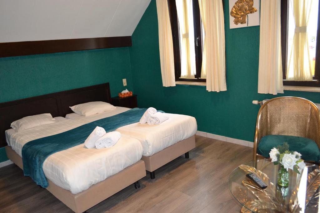 Postel nebo postele na pokoji v ubytování Hotel Plaza