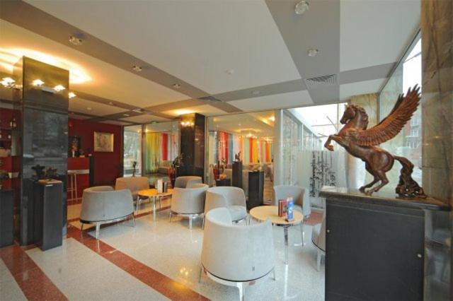 Posezení v ubytování Hotel City Pleven