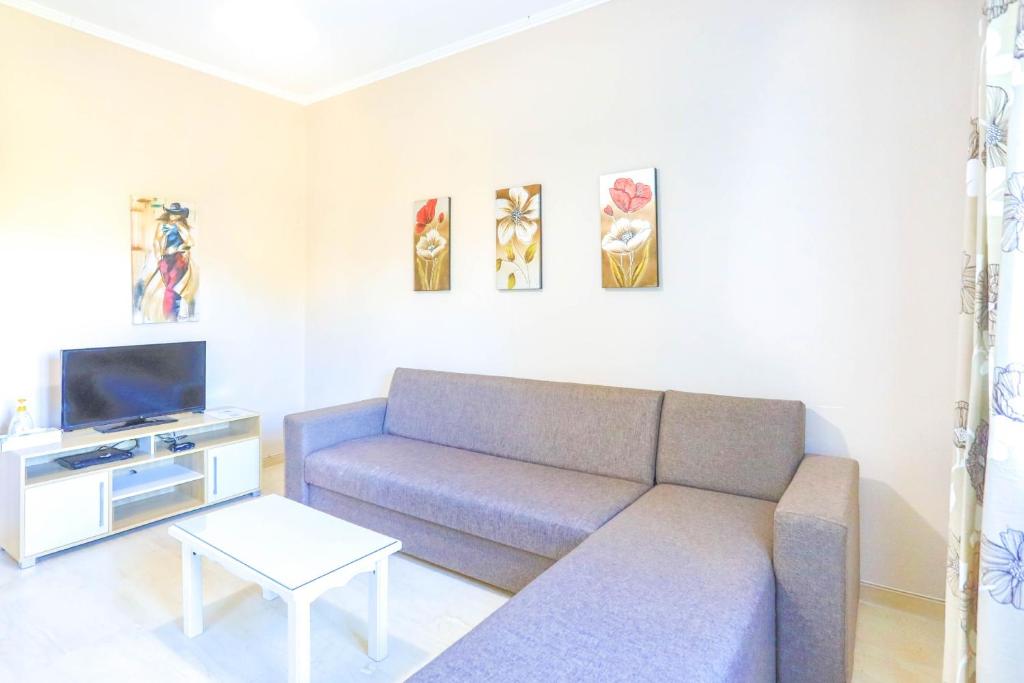 A television and/or entertainment centre at Villa Kiki