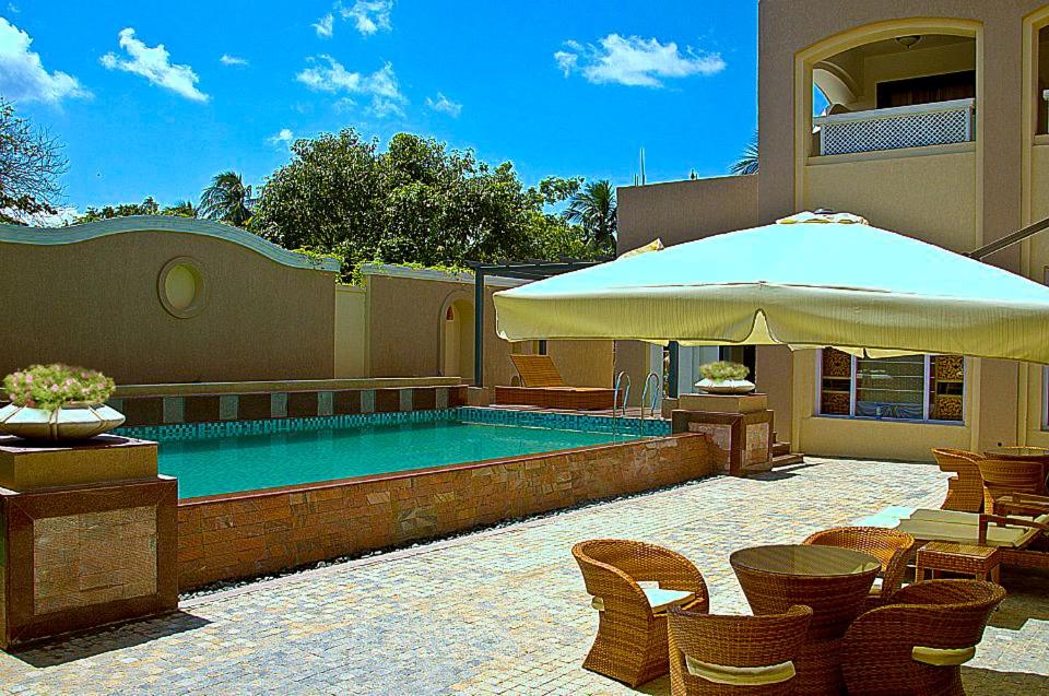 Bazén v ubytování Pramod Convention & Club Resort nebo v jeho okolí