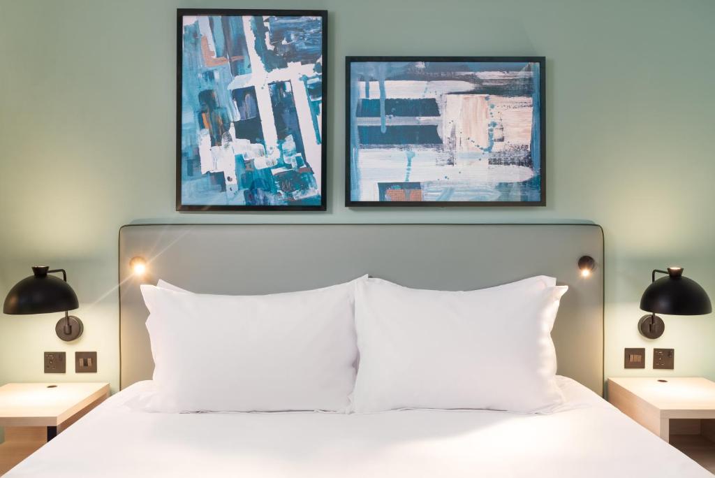 Hyatt Place London City East - Premium King Room With Sofa And Balcony