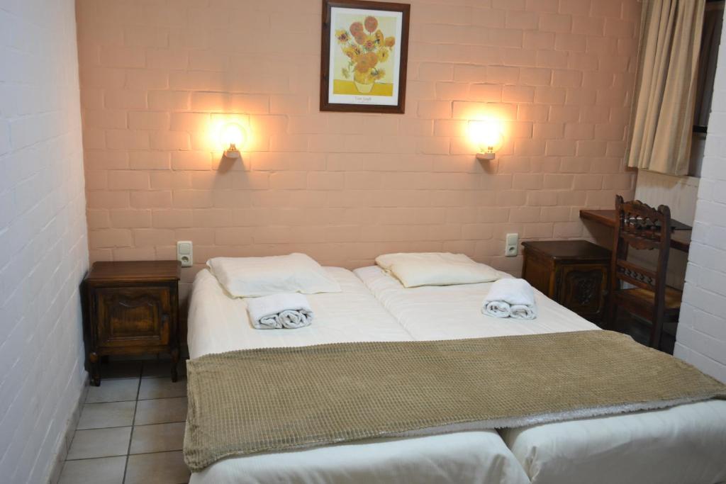 Postel nebo postele na pokoji v ubytování Hotel Plaza