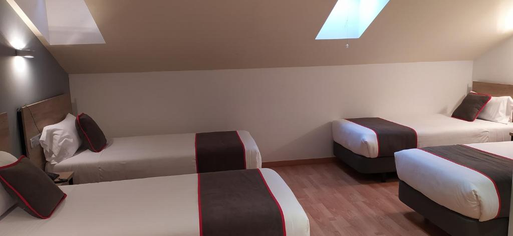 Postel nebo postele na pokoji v ubytování Hospedium Hotel Vittoria Colonna