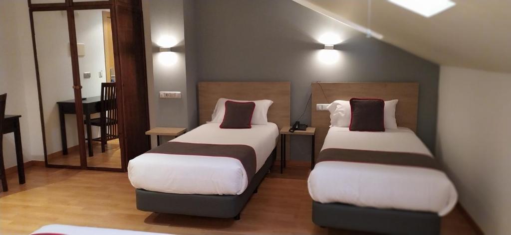 Postel nebo postele na pokoji v ubytování Hospedium Hotel Vittoria Colonna