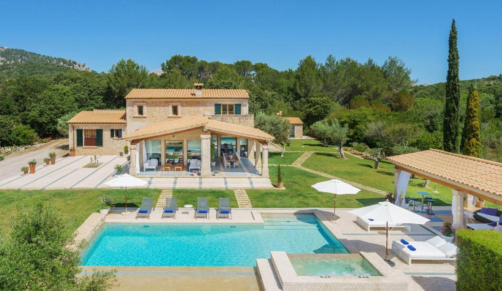 an aerial view of a house with a swimming pool at Villa Golf Marina in Pollença