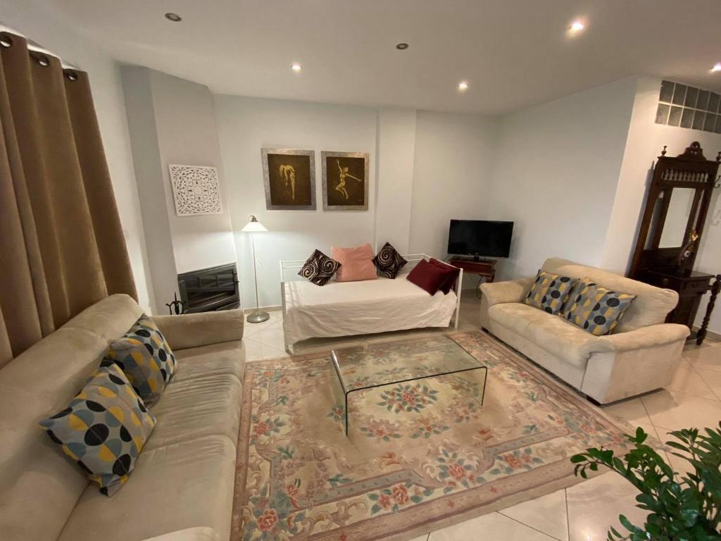 Posezení v ubytování Mesogios House Suites