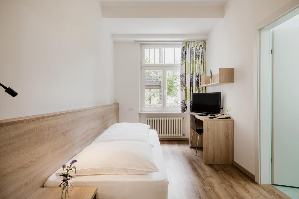 TV a/nebo společenská místnost v ubytování Hotel Kolping