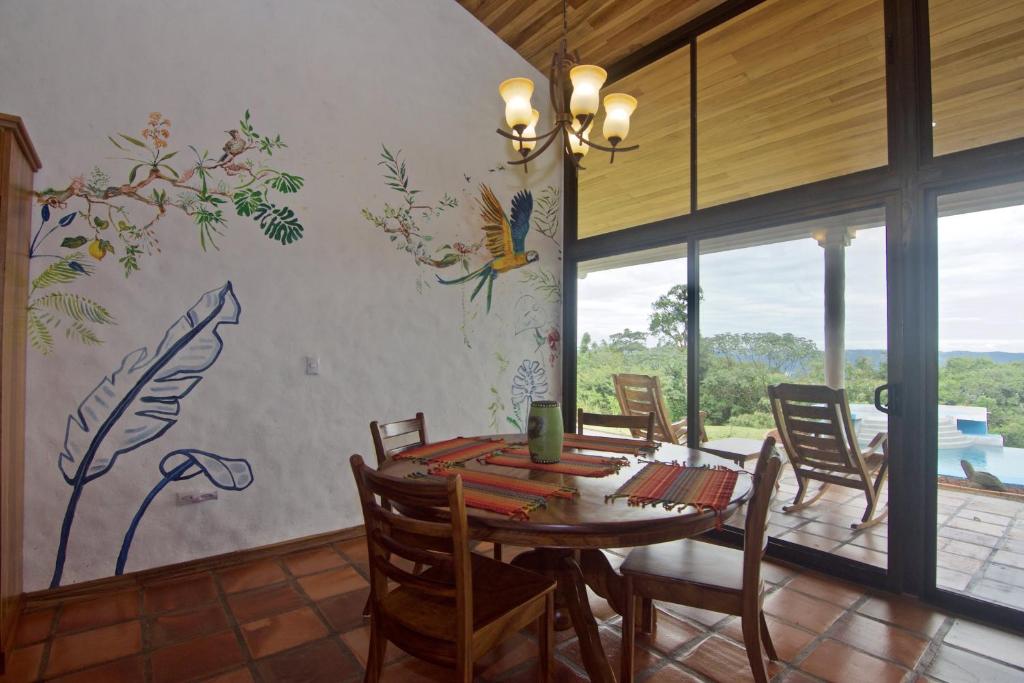 Balkón nebo terasa v ubytování Serenity House Panoramic Views And Swimming Pool,