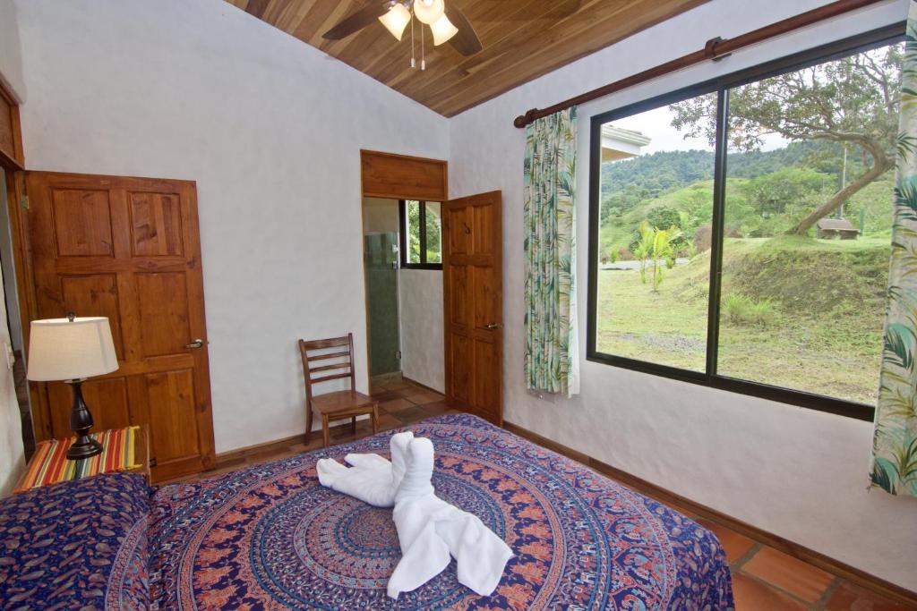 Postel nebo postele na pokoji v ubytování Serenity House Panoramic Views And Swimming Pool,