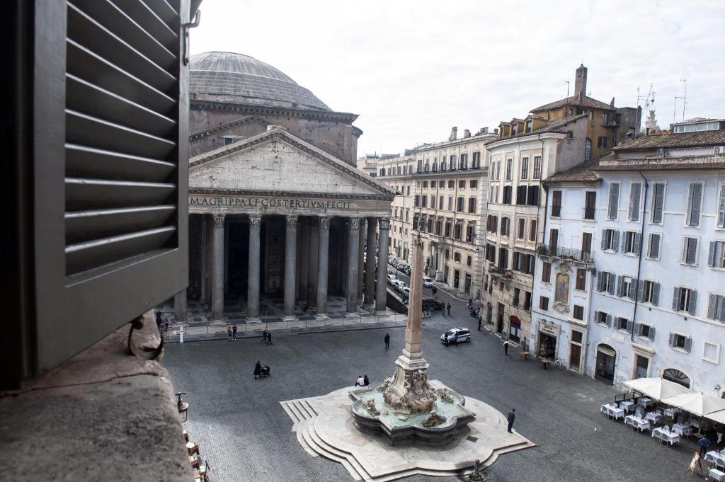 Antico Albergo del Sole al Pantheon - Resim 35