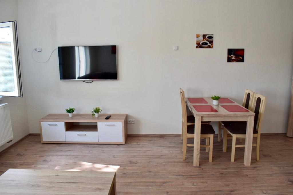 TV a/nebo společenská místnost v ubytování Valentin