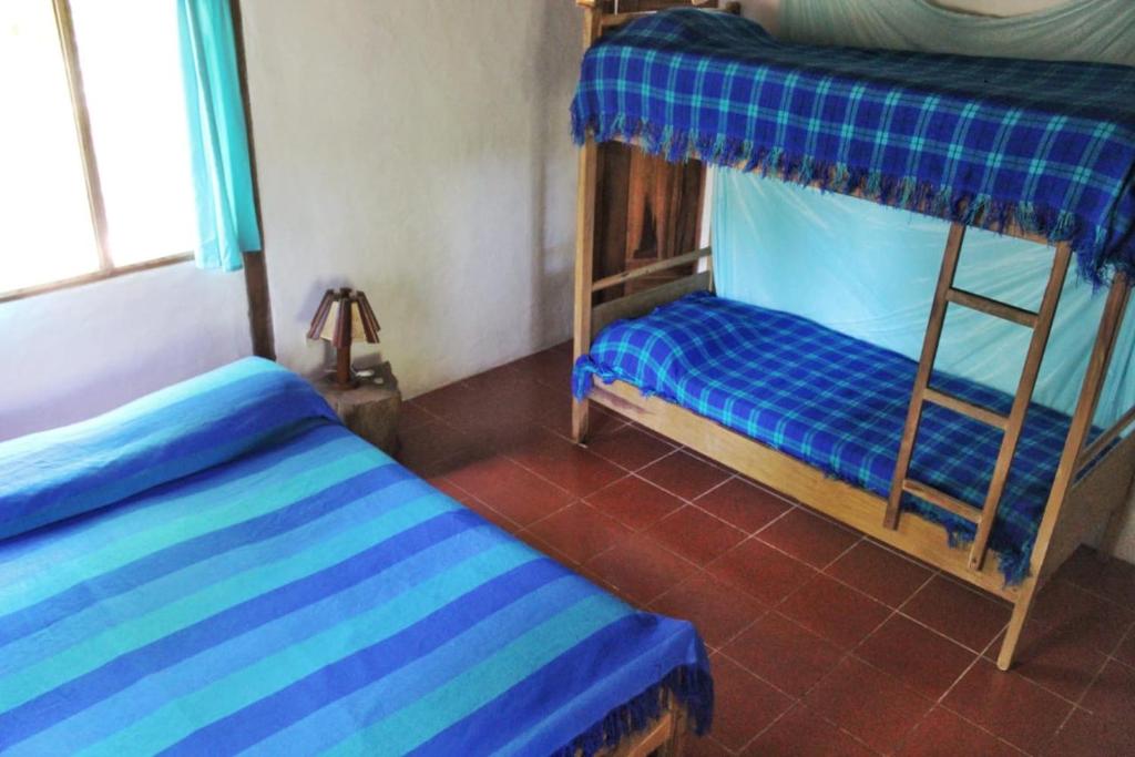 Postel nebo postele na pokoji v ubytování Las Cabañas de la Iguana