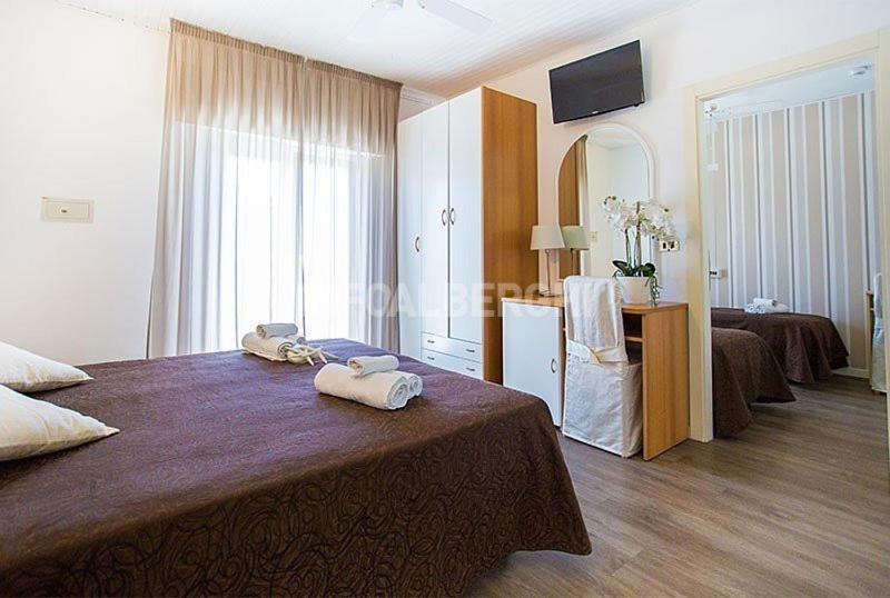 Postel nebo postele na pokoji v ubytování Hotel Ermeti B&B Brunch