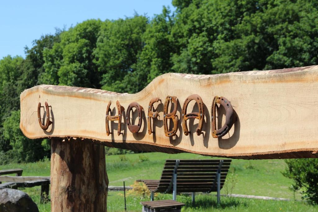 Certifikát, hodnocení, plakát nebo jiný dokument vystavený v ubytování Xavers Ranch