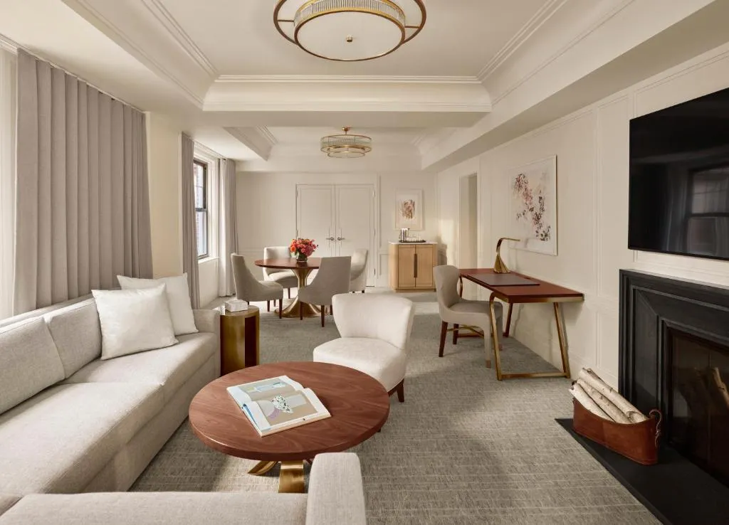 Deluxe King Suite