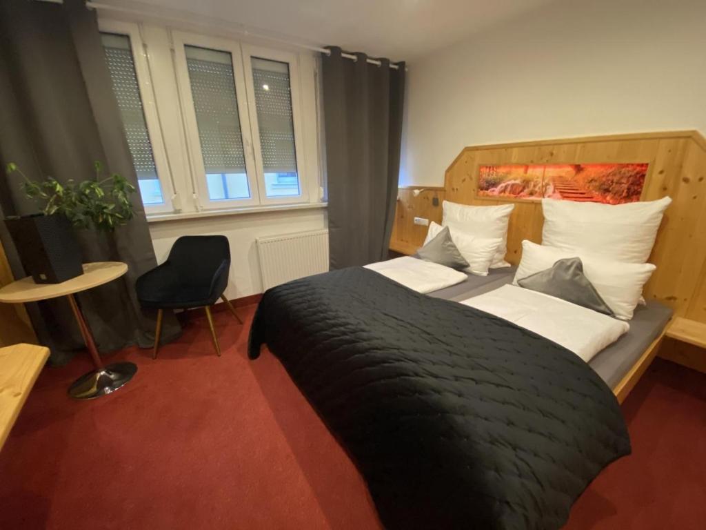 Postel nebo postele na pokoji v ubytování Hotel Wilder Mann