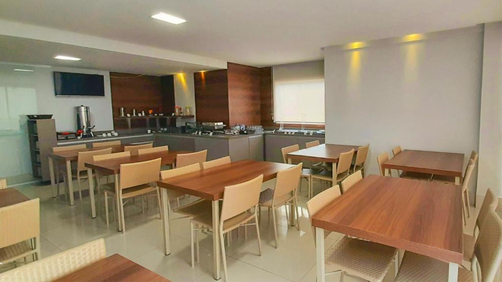  Serra Madre Hotel