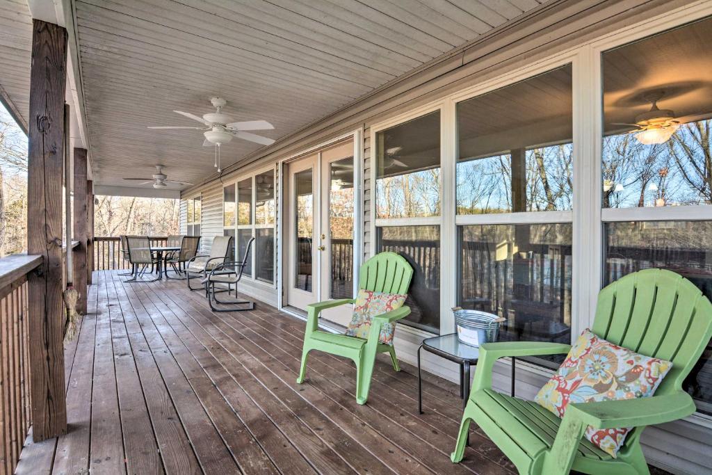 Lakefront Home on Table Rock with Fire Pit and Grill!, Golden Updated