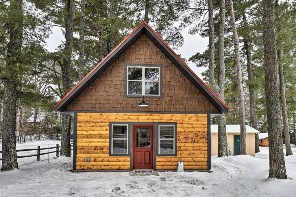Big Arbor Vitae Lake Cabin Fish, Boat and Hike, Woodruff, WI