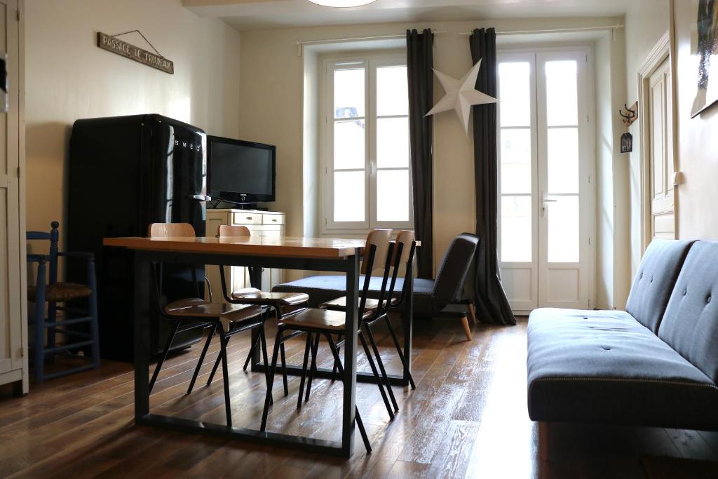 a living room with a table and chairs at Appartement Barcelonnette centre in Barcelonnette