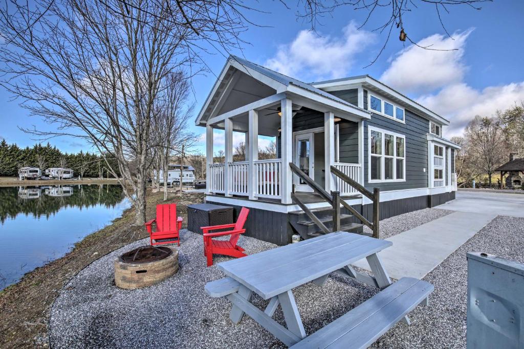 Blue Ridge Mountain Escape Waterfront Tiny House!, Updated