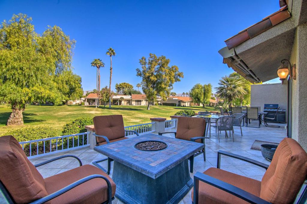 Zahrada ubytování Updated Palm Desert Escape with Resort Amenities!