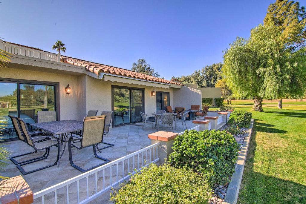 Zahrada ubytování Updated Palm Desert Escape with Resort Amenities!