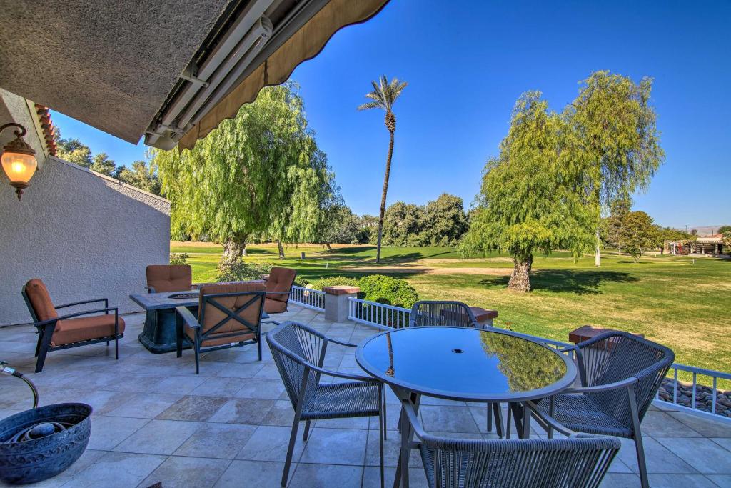 Zahrada ubytování Updated Palm Desert Escape with Resort Amenities!