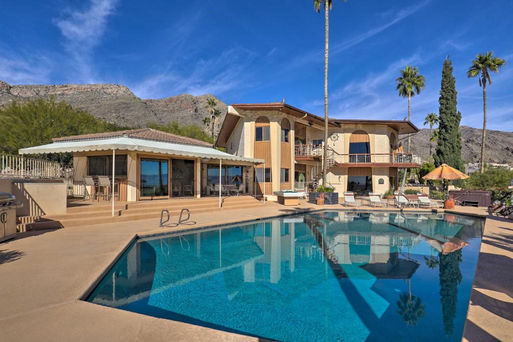 Hồ bơi trong/gần Tucson Retreat with Superb Mountain and City Views!