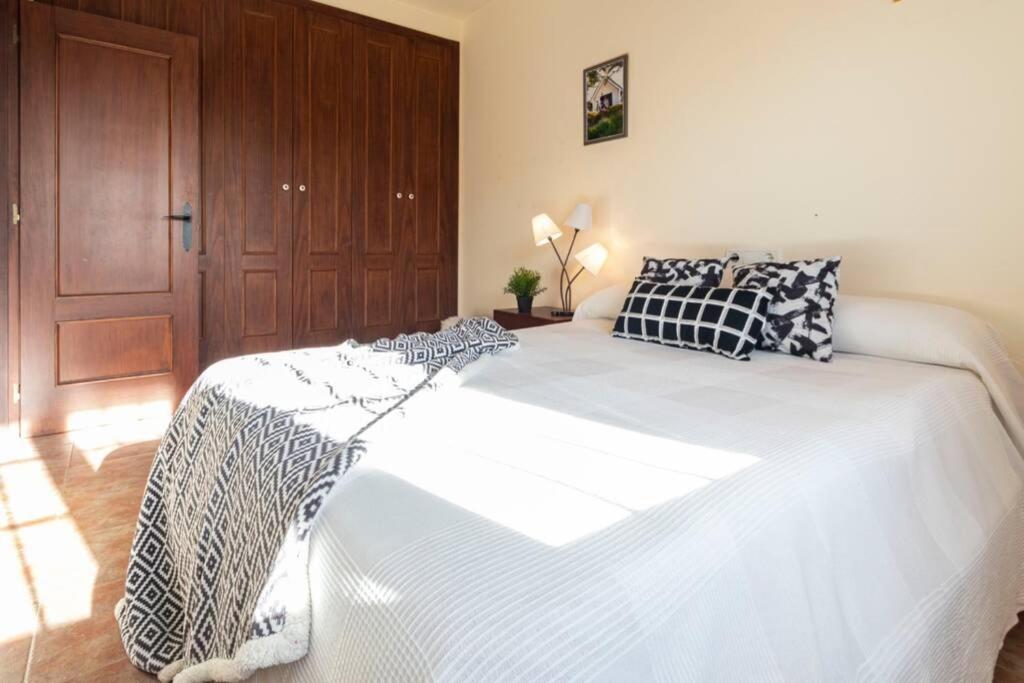 A bed or beds in a room at Lo Guaret.