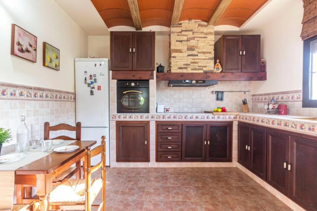 A kitchen or kitchenette at Lo Guaret.