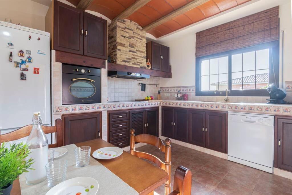 A kitchen or kitchenette at Lo Guaret.