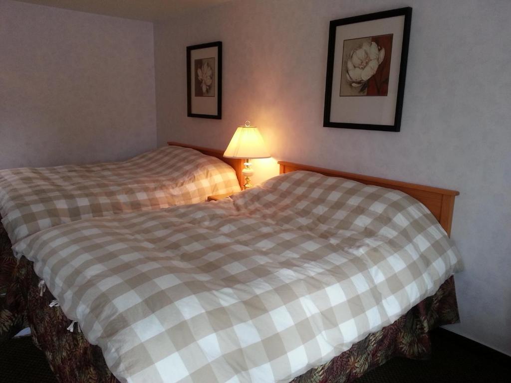 Postel nebo postele na pokoji v ubytování Heritage Inn
