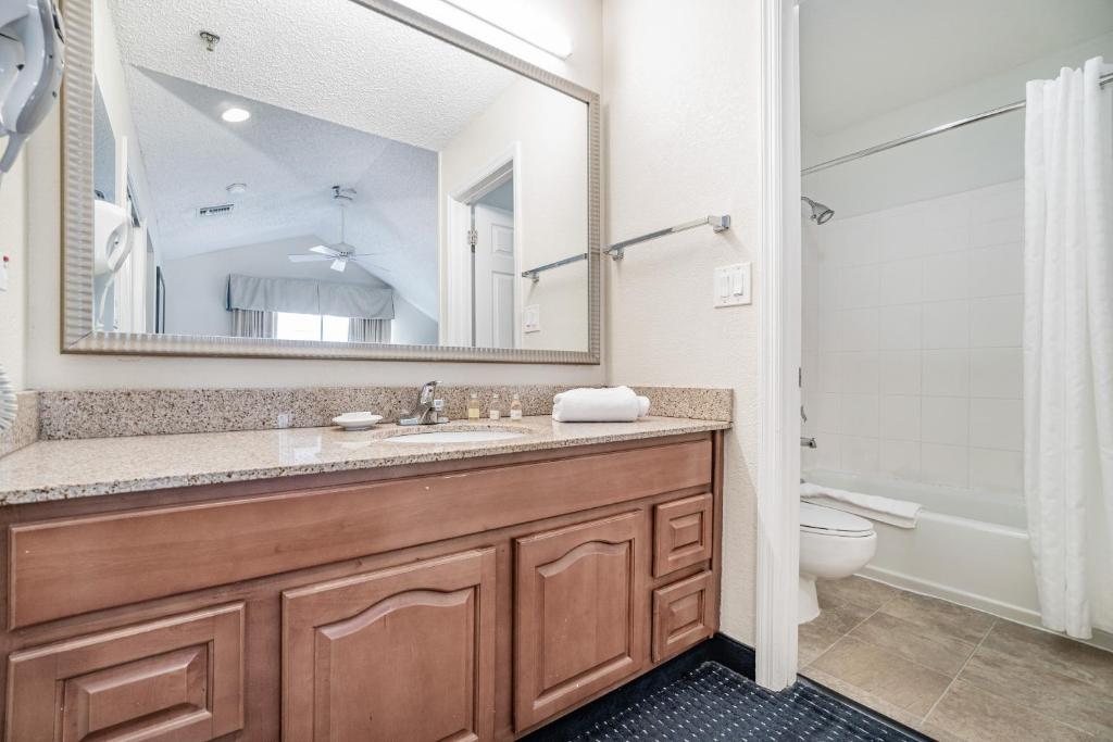 Koupelna v ubytování Doral Inn & Suites Miami Airport West