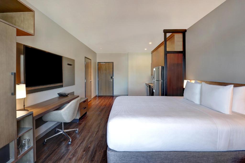 Postel nebo postele na pokoji v ubytování Hyatt Place Prince George