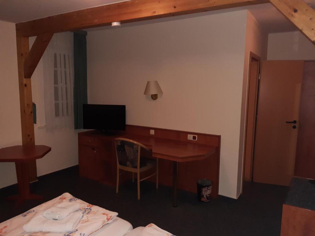 TV a/nebo společenská místnost v ubytování Desperados Hotel
