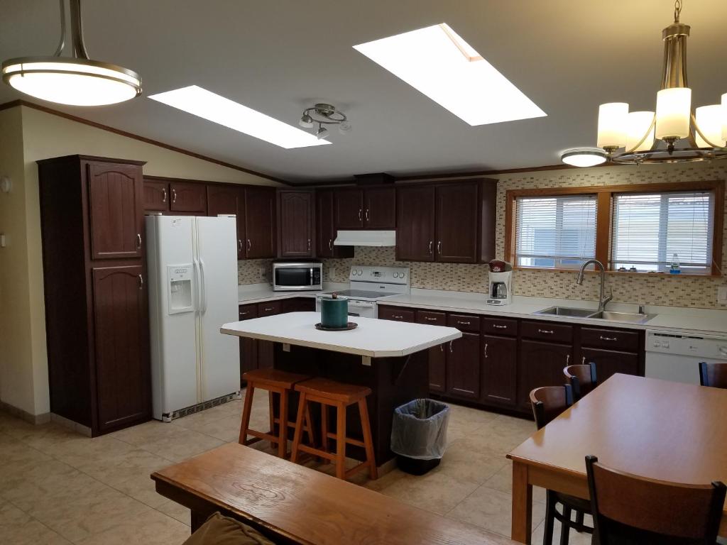 Cucina o angolo cottura di Black Hawk Motel & Suites
