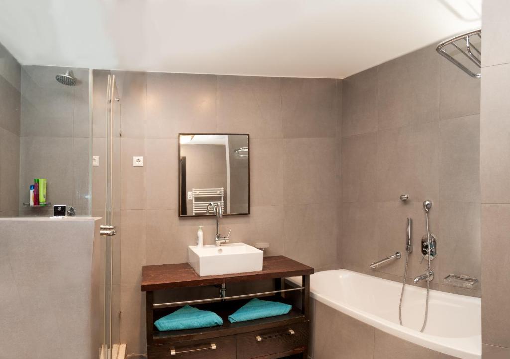 Luxury Downtown Apartments - Resim 5